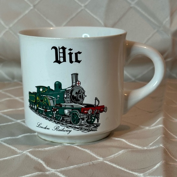 Vintage London Railway “Vic” Mug - Picture 6 of 6